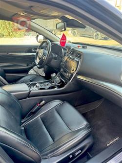 Nissan Maxima